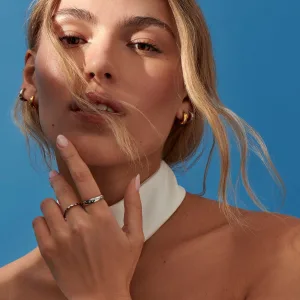 boucles d'oreilles élégantes Syra Huggie