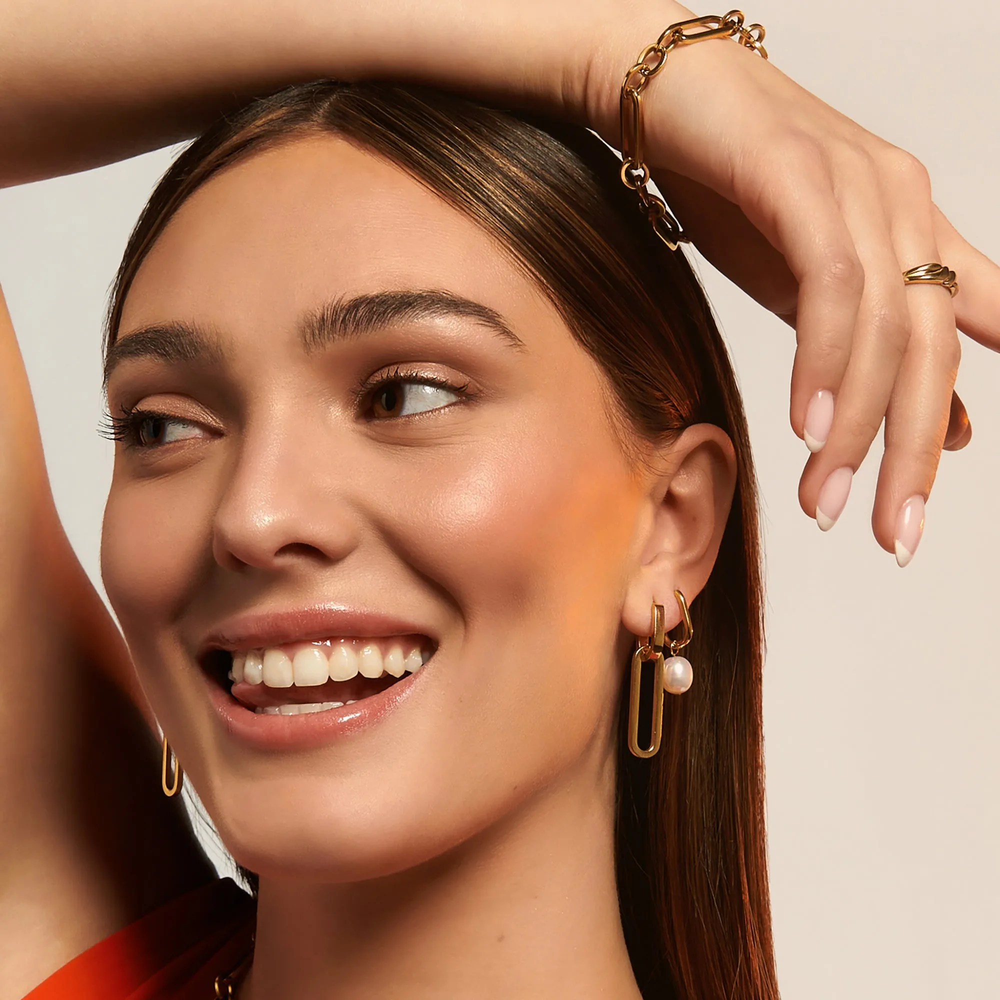 boucles d'oreilles dorées avec perle opale