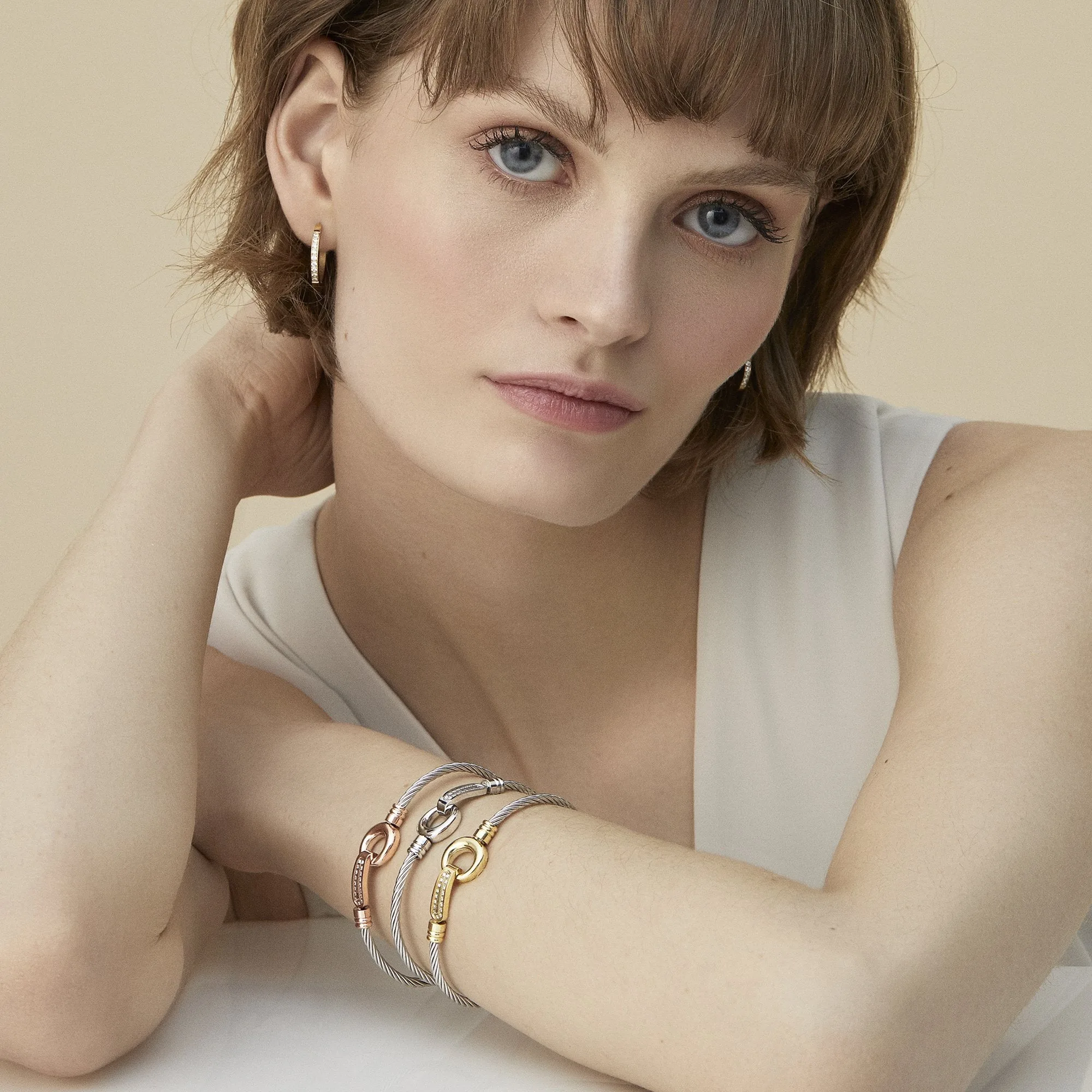 bijoux huggie demi éternité pour femmes